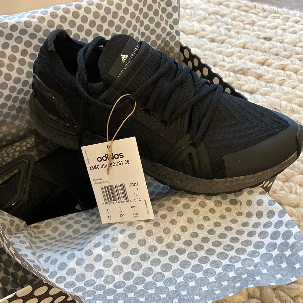 Stella McCartney ultrabOOST Black sneakers NIB.